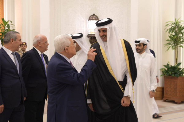 كشف تفاصيل اتصال هاتفي بين الرئيس عباس وأمير دولة قطر