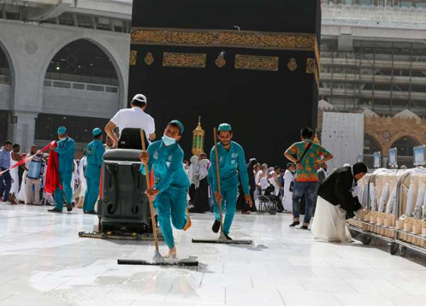 هيئة كبار العلماء في السعودية: نوصي المسلمين بالصلاة في منازلهم خلال شهر رمضان