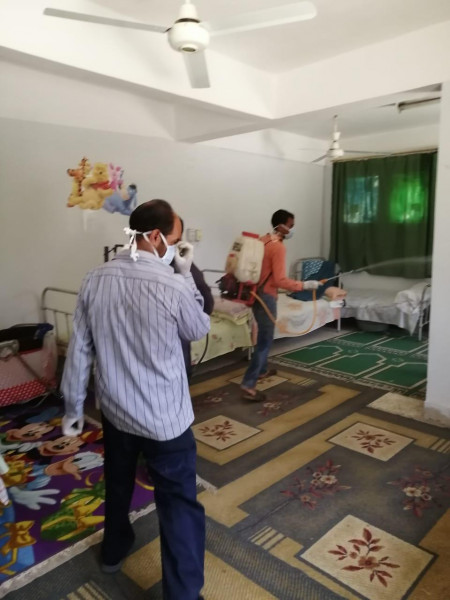 جامعة أسيوط تواصل أعمال تطهير وتعقيم مبانيها ومرافقها ضمن خطتها الوقائية