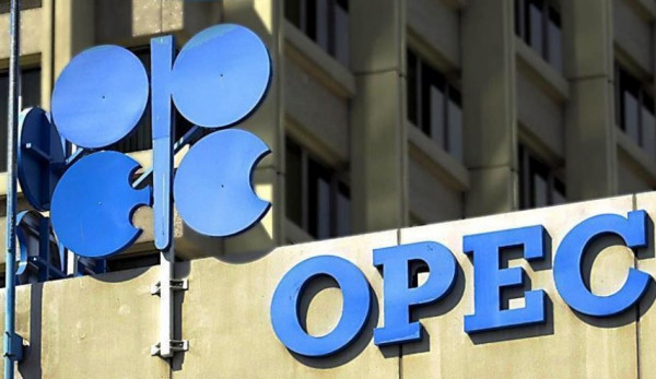 السعودية تخفض إنتاجها النفطي قبل بدء تطبيق صفقة "أوبك+"