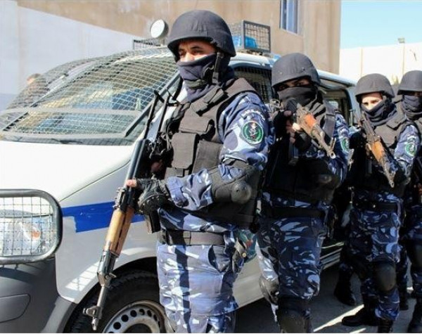 الخليل: القبض على 11 شخصاً من أصحاب البسطات لاعتدائهم على عناصر الشرطة