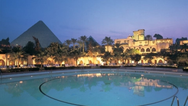 الحكومة المصرية تسمح للفنادق بإعادة فتح أبوابها أمام السياحة الداخلية