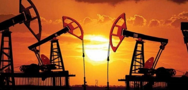 أسعار النفط تهبط متأثرة بالتوتر التجاري بين أمريكا والصين