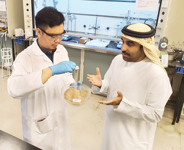 باحث إماراتي في جامعة خليفة يطور تكنولوجيا "التربة الاصطناعية" الصالحة للزراعة