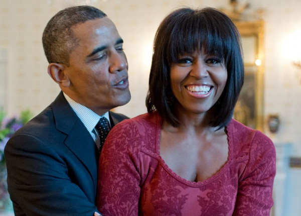 شاهد رومانسية أوباما مع زوجته في عيد الأم
