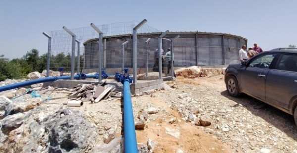 العمل الزراعي والهيدرولوجيين الفلسطينيين ينهون تسليم معدات ري جماعي في قلقيلية