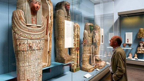 أصوات بكاء وظهور أشباح.. استيقاظ التماثيل ومومياوات مصرية في المتحف البريطاني