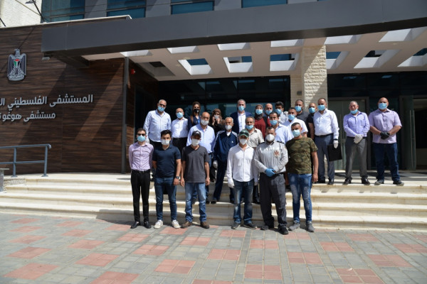 غنام تكرم فعاليات ومؤسسات منطقة شرق رام الله لمساندتهم مستشفى هوغو تشافيز