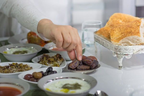 أكلة أوصى بها النبي في رمضان تجعل الله وملائكته يصلون عليك