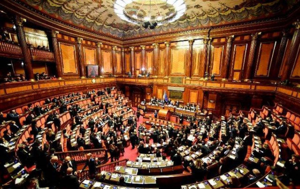 70 عضواً بالبرلمان الإيطالي يطالبون حكومتهم بإدانة إسرائيل