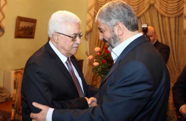 تفاصيل اتصال هاتفي بين الرئيس عباس وخالد مشعل