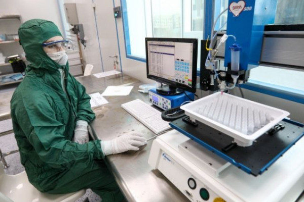 روسيا تصادق على أول دواء مضاد لفيروس (كورونا)
