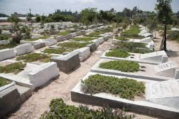 الأوقاف تشرع بحملة موسعة لتنظيف مقابر قطاع غزة
