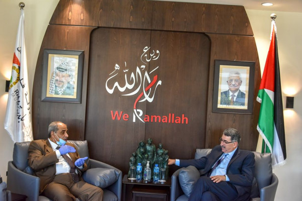 زيارة يشيد بدور بلدية رام الله لخدمة المواطنين