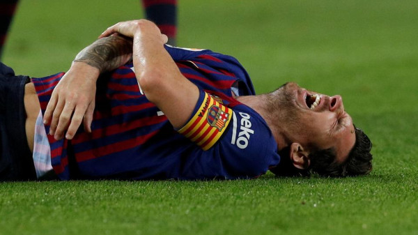 قبل استئناف "الليجا".. برشلونة يؤكد إصابة ميسي