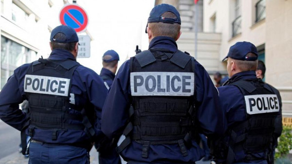 فرنسا تحيل قضية اتهام عناصر شرطة بـ(العنصرية) على العدالة