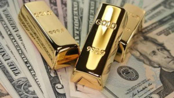 مدعوما من ضعف الدولار.. الذهب يرتفع