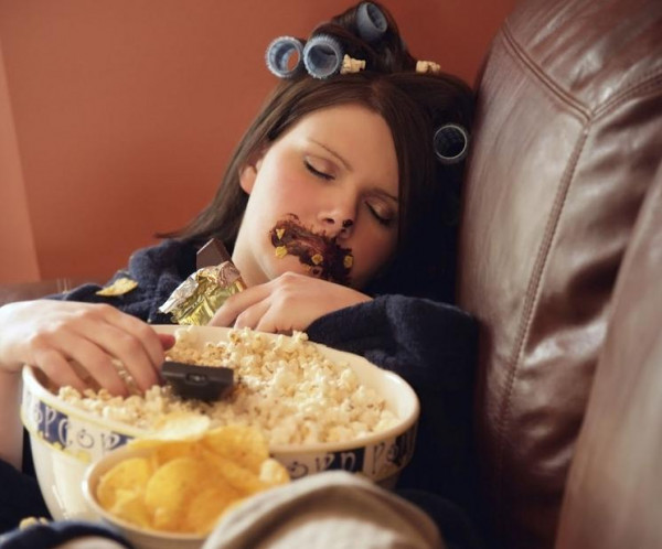 هذا ما يحدث لجسمك عند النوم بعد تناول وجبة العشاء