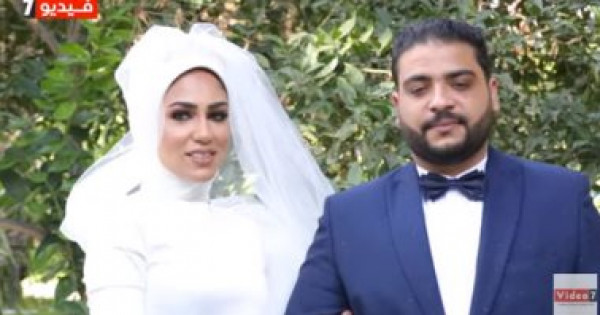 مصريان يحتفلان بزفافهما بطريقة مُبتكرة لمواجهة (كورونا)