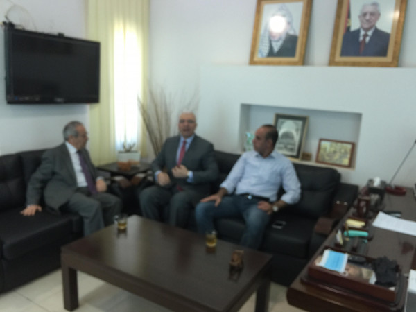 تيسير خالد يبحث التطورات السياسية مع القنصل المصري لدى دولة فلسطين