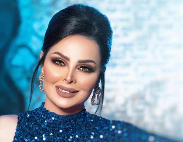 ديانا كرازون تخطف الأنظار بإطلالة من دون مكياج