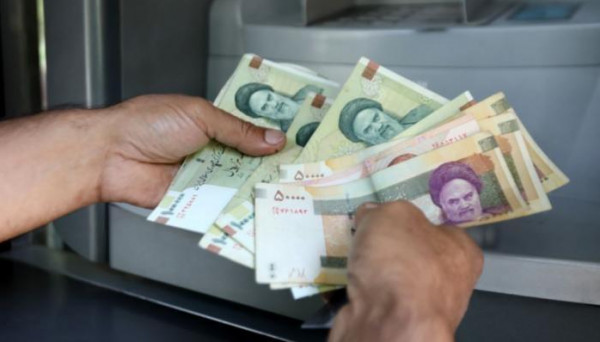 مقابل الدولار.. الريال الإيراني يُسجل أدنى مستوى له للمرة الأولى في التاريخ