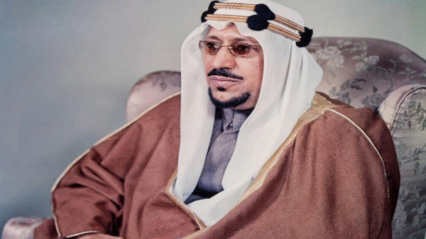 فيديو نادر يوثق كيف كان يقضي الملك سعود يومه في القصر الأحمر