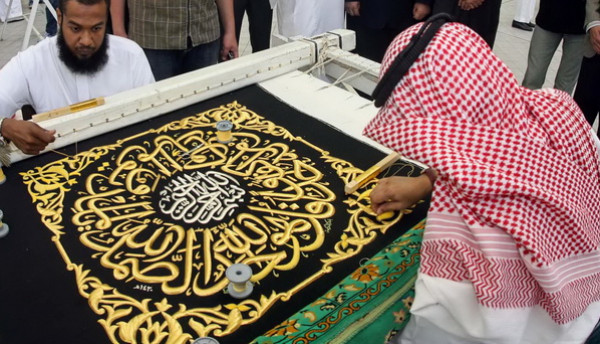شاهد: مراحل صناعة كسوة الكعبة المشرفة