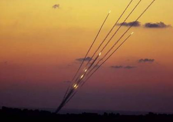 الإعلام الإسرائيلي ينفي إطلاق (حماس) لصواريخ تجريبية ليلاً