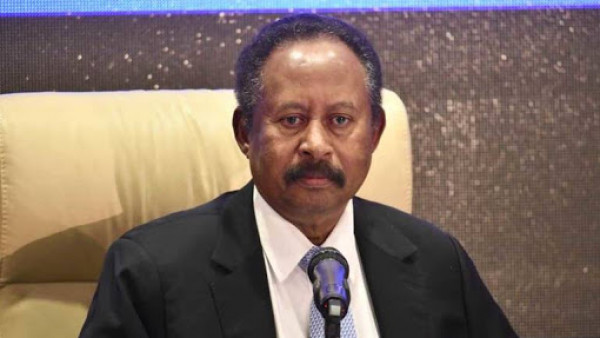 رئيس الوزراء السوداني يعفي مدير عام الشرطة ونائبه من منصبيهما
