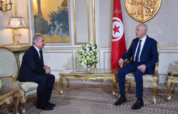 الرئيس التونسي يمنح 34 فلسطينياً الجنسية التونسية