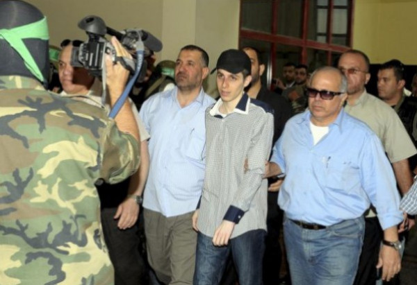 محكمة الاحتلال تؤجل النظر في استئناف محرري صفقة "شاليط" المُعاد اعتقالهم