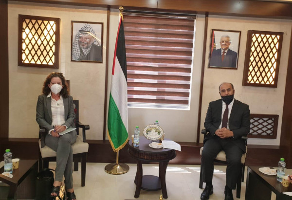 وزير الزراعة يبحث مع سفيرة الدنمارك سبل دعم وتشجيع الاستثمارات الزراعية