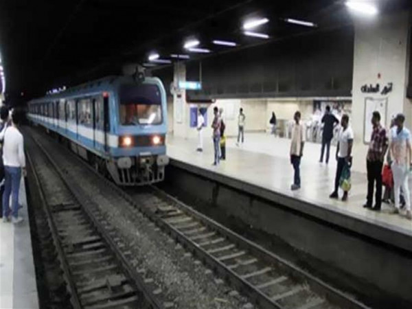 شاهد لحظة انتحار سيدة أسفل عجلات مترو الأنفاق في القاهرة
