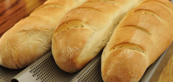 مهندسة فرنسية تستخدم بول النساء في صناعة الخبز