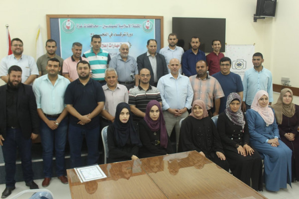 منتدى الإعلاميين الفلسطينيين يختتم دورة "مهارات إعلامية مبتدئة" بغزة