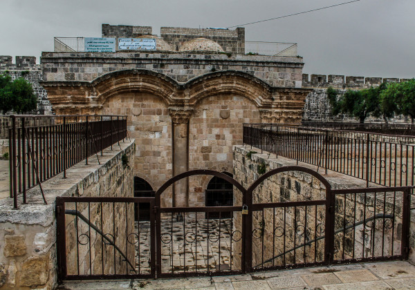 مرجعيات القدس: نرفض قرار سلطات الاحتلال بإغلاق مصلى باب الرحمة