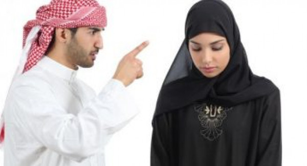 الإمارات.. يقتل زوجته بـ "الغترة" بسبب رحلة لابنتهم