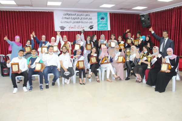 مؤسسة لمسة وفاء تحتفل بتكريم الطلبة الاوائل والمتفوقين في القدس