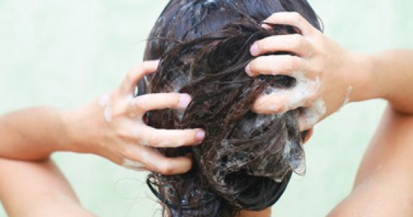 هل يحتاج شعرك للغسيل يوميًا؟ اعرفي الإجابة حسب نوعه