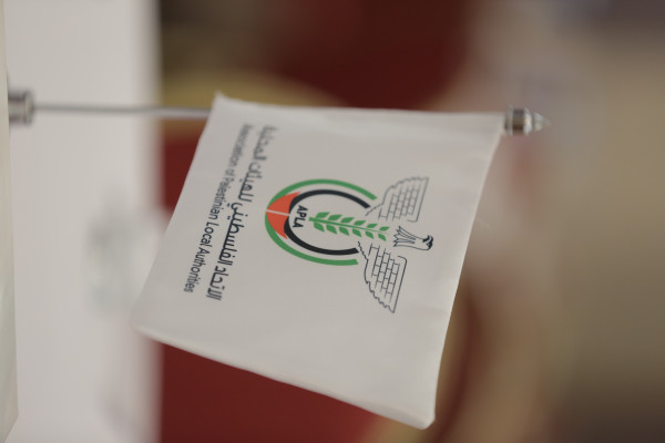 اتحاد الهيئات المحلية يستنكر تدمير الاحتلال لموقع مركز كوفيد الصحي بالخليل