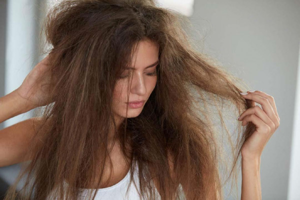 مكونات موجودة في مطبخك.. وصفات طبيعية لعلاج الشعر التالف