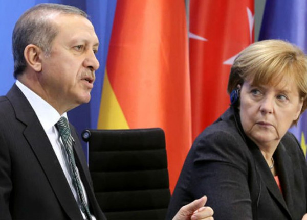 ميركل لأردوغان.. مواجهة اليونان تعني الحرب مع أوروبا