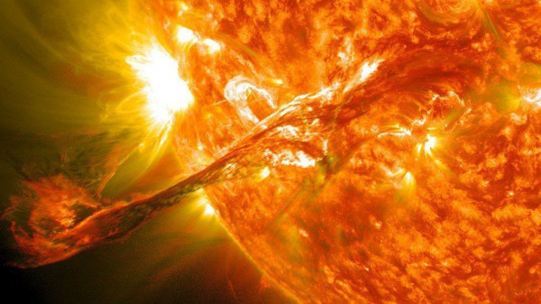باحثون: رياح شمسية تضرب الأرض هذا الأسبوع