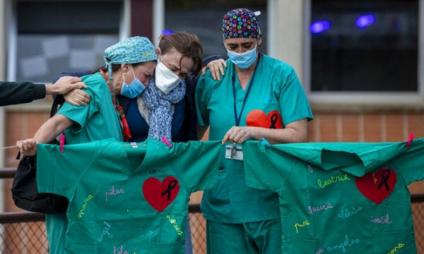 وفاة ثلاثة أطباء وممرض خلال الـ 24  ساعة الأخيرة بالجزائر بفيروس (كورونا)