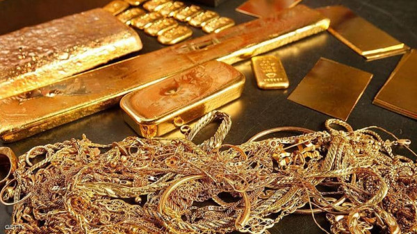 استقرار أسعار الذهب قرب مستويات قياسية مرتفعة