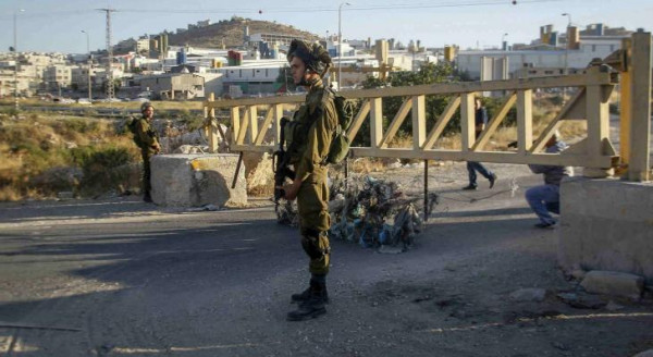 الاحتلال ينصب بوابة على أراضي دير كريمزان في بيت جالا