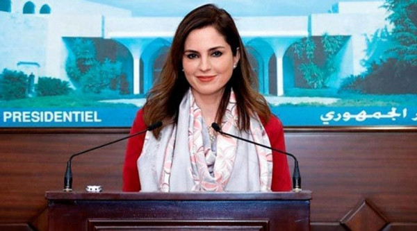 شاهد: وزيرة الإعلام اللبنانية تُعلن استقالتها على الهواء