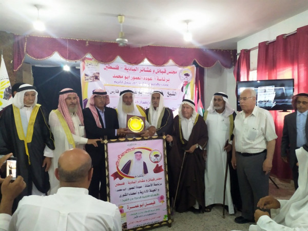 مجلس قبائل وعشائر البادية في فلسطين يكرم الشيخ فيصل أبو عمرة