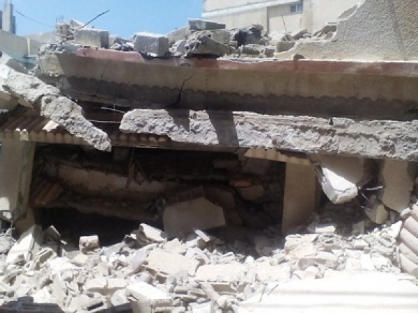 انهيار جدار أحد المطاعم في مدينة غزة